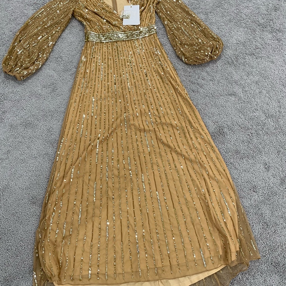 Elegant Gold Sequin Dress - Picture 3 of 8